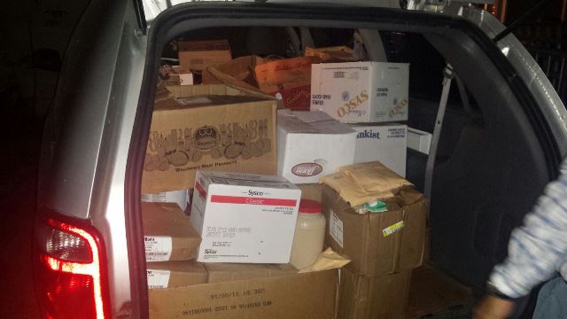 images_fotos_canada_CitiesCanada_London_LastActivities_FoodDonation092016_Giving-Food_opt_opt-20250515-164347